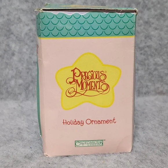 Precious Moments Home For Holidays Ornament Baby Girl Wreath Enesco 1996 - Picture 2 of 6